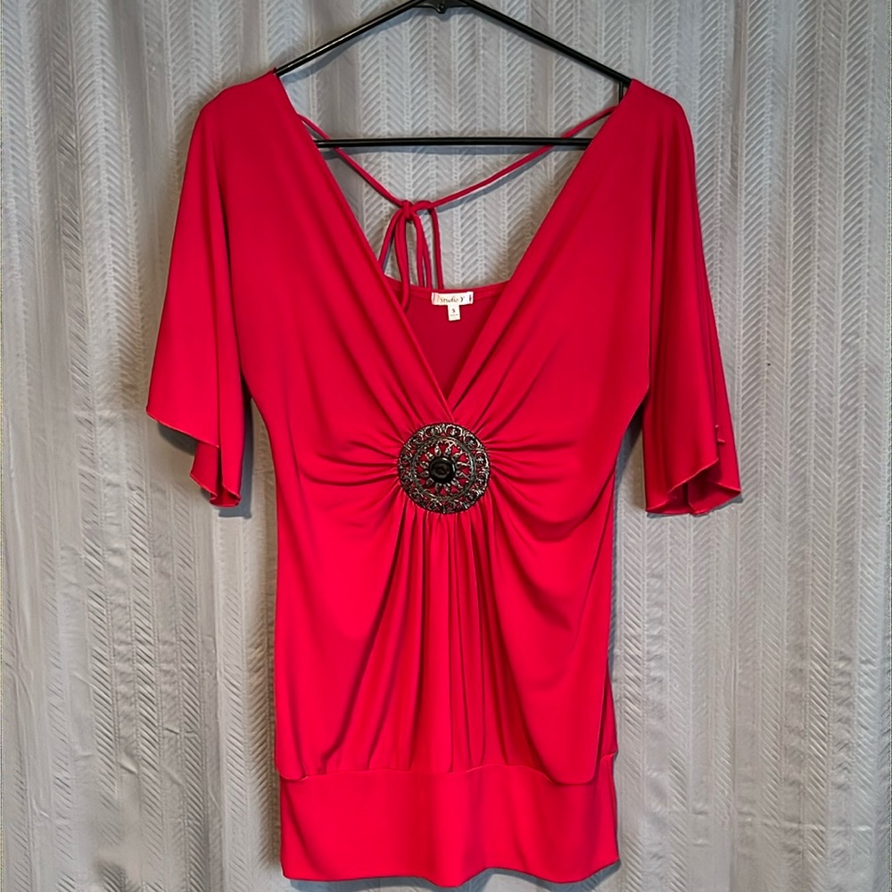 Studio Y Medallion Top